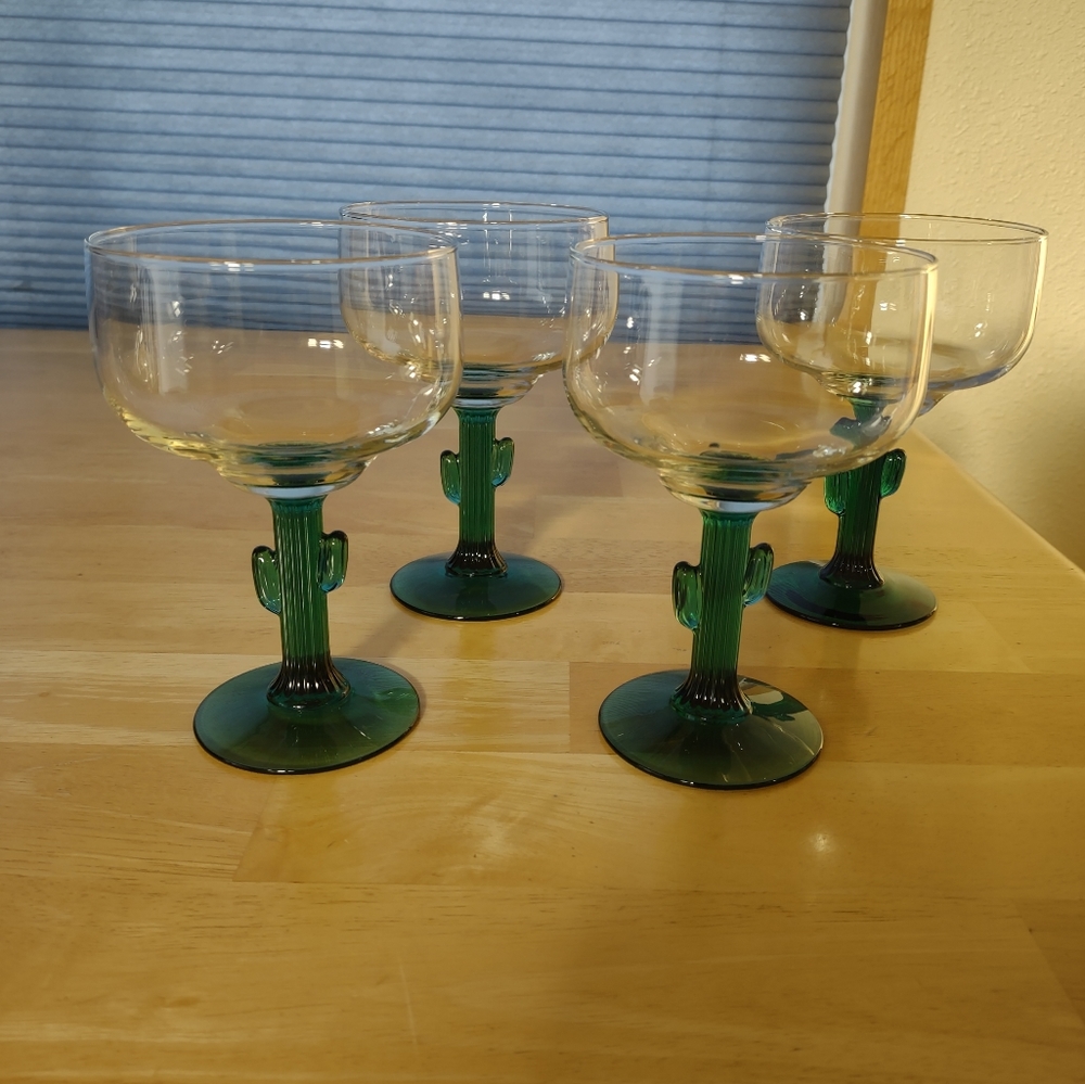 Glass magarita glasses. Set of 4